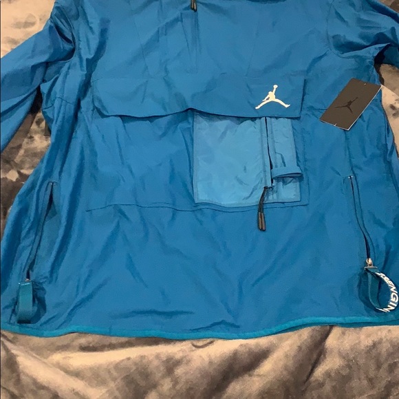 Lightweight Nike Jacket - Picture 2 of 5